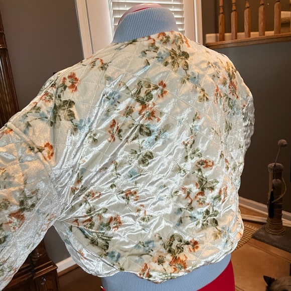 Urban Outfitters Quilted Floral Jacket, Sky Blue Size S Never Worn! - Picture 8 of 13